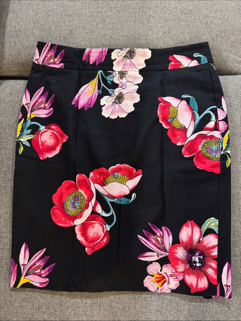 Ann Taylor factory Floral Black Pencil Skirt - Pink & Red Bloom